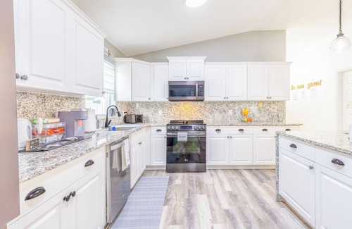 Clear Creek Casa | Encanto /14 Ppl/ Pool/ Close to Disney Parks/ Games