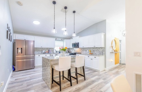 Clear Creek Casa | Encanto /14 Ppl/ Pool/ Close to Disney Parks/ Games