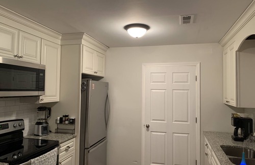 Monroe Casa | Encanto!! A cheerful 2-bedroom first floor home.
