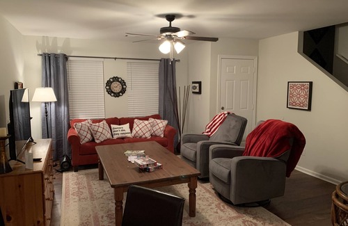 Monroe Casa | Encanto!! A cheerful 2-bedroom first floor home.
