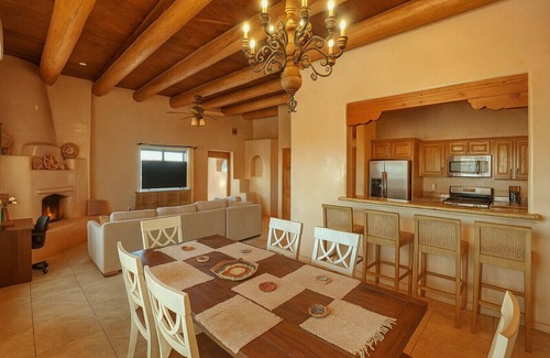 La Cienaga Casa | Encanto Casita steps away from Santa Fe Hot spring