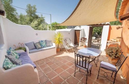 Villanueva del Trabuco Cabaña | Encanto Rústico entre Olivos y con Vistas a Las Montañas en el Sur de Andalucía