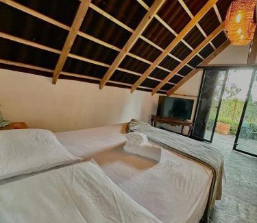 Marinilla Casa | Encanto Verde cabaña sencilla