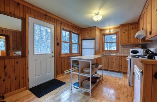 Les Pays-d'en-Haut Regional County Municipality Chalet De Esquí | Enchanted chalet with Hot Tub near Saint Sauveur