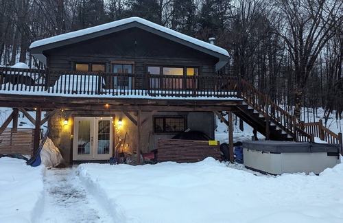 Les Pays-d'en-Haut Regional County Municipality Chalet De Esquí | Enchanted chalet with Hot Tub near Saint Sauveur