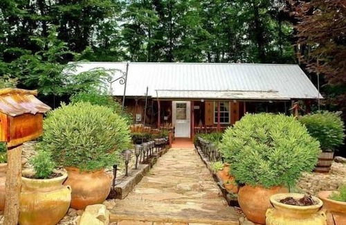 Newport Cabina | Enchanted - 1 Bedrooms, 1 Baths, Sleeps 2 Cabin by RedAwning