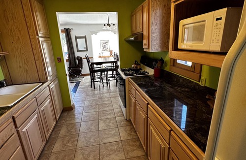 Questa Casa | enchanted 2 bed 2 bath 20 minutes from ski area
