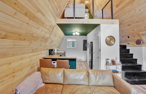 Pocono Summit Cabina | Enchanted A-Frame Cabin | Hot Tub | Firepit