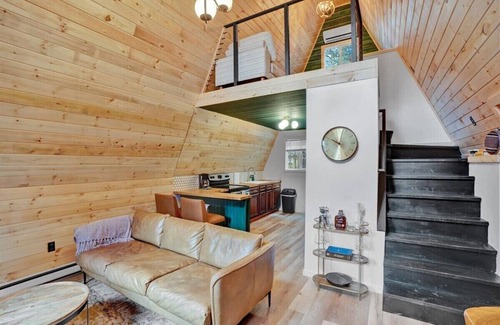 Pocono Summit Cabina | Enchanted A-Frame Cabin | Hot Tub | Firepit
