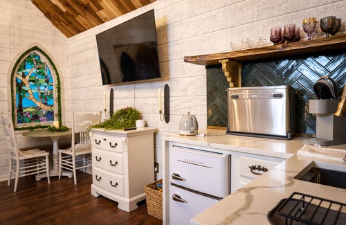 Alpharetta Cabaña | Enchanted creekside chapel right in the heart of Alpharetta!