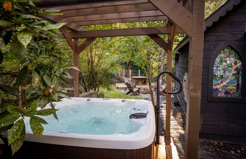Alpharetta Cabaña | Enchanted creekside chapel right in the heart of Alpharetta!