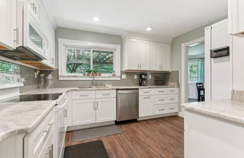 Virginia Beach Casa | Enchanted Forest - 4/2 30+ day, pet friendly