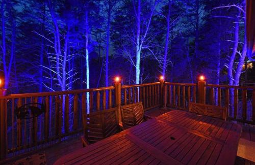 Sevierville Casa | Enchanted Forest Cabin And Teepee! Lights & Laser Show! Private Hot Tub! Unique Stay!