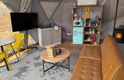Dunlap Otro | Enchanted Forest Dome ,10-15 minutes to Kings Canyons-New pellet stove for cozy warm nights