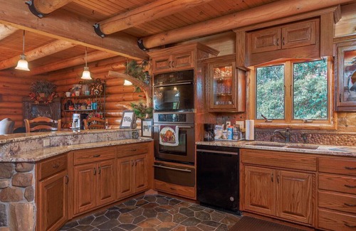 Eastview Cabina | Enchanted Forest Luxury Cabin
