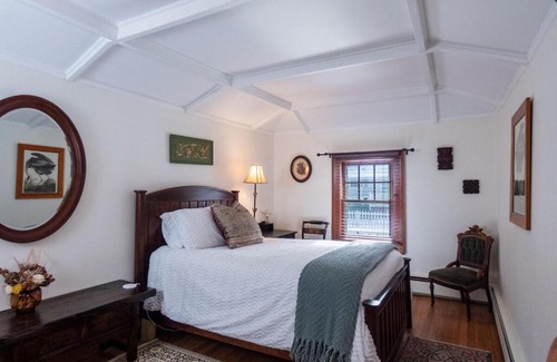 Smallwood Casa | Enchanted Fox Dell Cottage