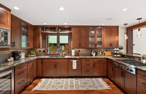 Easton Cabina | Enchanted River A-Frame, a secluded retreat with game room, hot tub & yard games