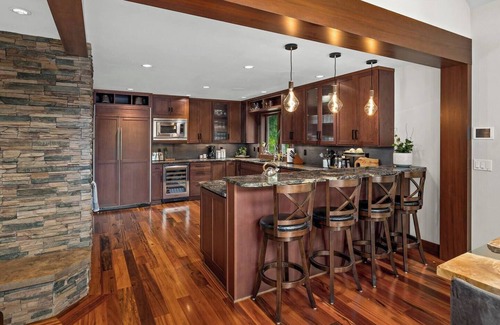 Easton Cabina | Enchanted River A-Frame, a secluded retreat with game room, hot tub & yard games