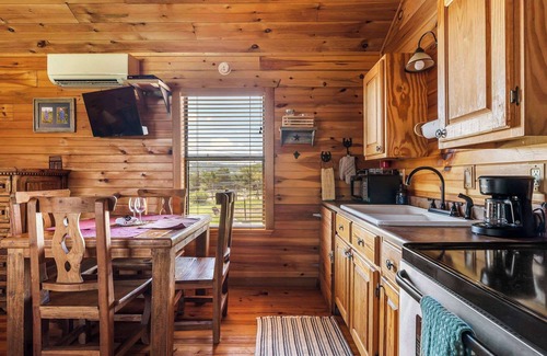 Fredericksburg Cabina | Enchanted Rockview Cabin 1 - King bed