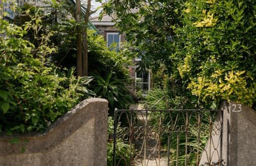 Mylor Churchtown Casa | Enchanted Rose Garden House