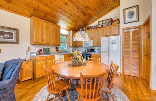 Maggie Valley Cabina | Enchanted Secluded Cabin w/ Hot Tub, Fire Pit, and Pets Welcome