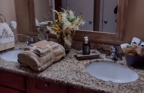 Park Forest - LA North Casa | Enchanted Stays, w/fireplace great family for entertainment and Relaxing at