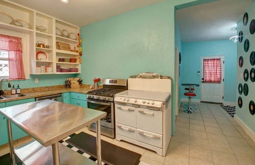 Hot Springs Cabaña | Enchanting 1901 Victorian + Walk to Bathouse Row!