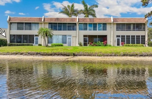 Trailer Estates Condominio | Enchanting 1st floor, 2-bedroom, 2 bath condo with AC in Sarasota