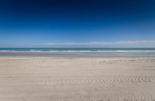 Cape Caneveral Beach Gardens Apartamento | Enchanting 2-Bedroom Ground Floor Beach Condo at Cape Canaveral WiFi & AC