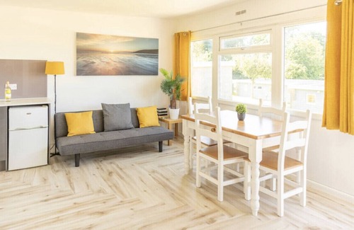 Bucks Cross Chalet De Esquí | Enchanting 2 Bedroom Coastal Chalet - Sea Views - Near Clovelly!
