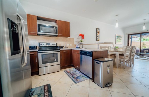 Gold Coast Casa | GOLD COAST BEAUTIFUL HOUSE WITH PRIVATE POOL