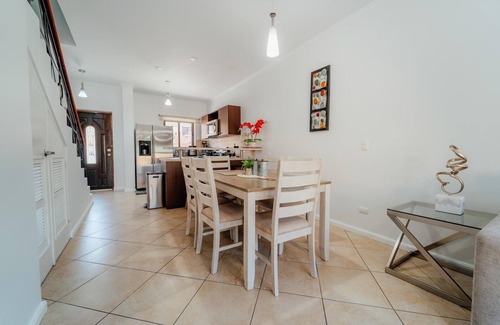 Gold Coast Casa | GOLD COAST BEAUTIFUL HOUSE WITH PRIVATE POOL