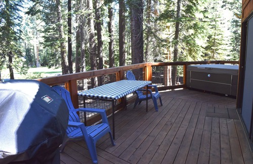 Truckee Chalet De Esquí | Enchanting 3-bedroom Chalet on the 16th fairway of Tahoe Donner golf course