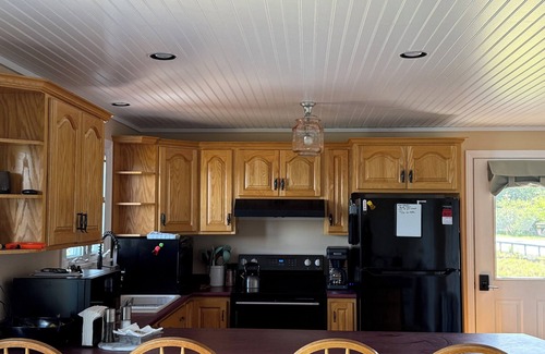 Canaan Casa | Enchanting 3-bedroom house in Canaan directly on Lake Wallace