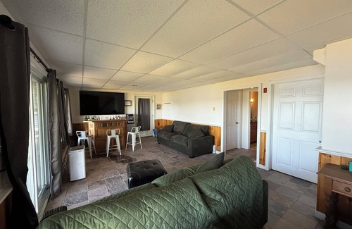Canaan Casa | Enchanting 3-bedroom house in Canaan directly on Lake Wallace