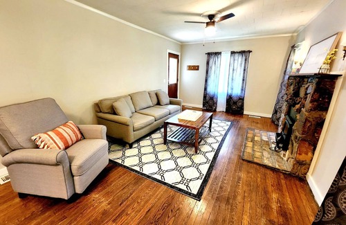 Van Buren Casa | Enchanting 3 bedroom home with large yard