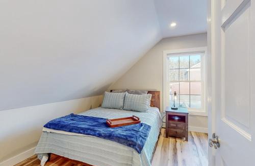 Gorham Casa | Enchanting 3BR Farmhouse Retreat Nature Getaway