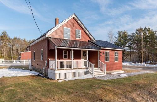 Gorham Casa | Enchanting 3BR Farmhouse Retreat Nature Getaway