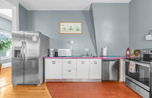 Hartford Apartamento | Enchanting 3BR Near Downtown Hartford Cozy & Modern with Parking