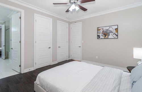 Halton Regional Municipality Villa | Enchanting 4BR Villa-unwind in Luxury