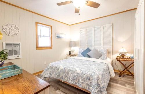 Glenville Casa | Enchanting Cabin with Breathtaking Sunset and Lake Views in North Carolina