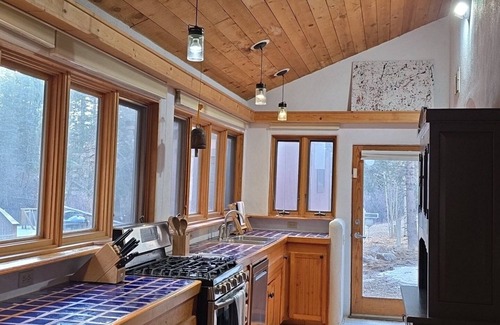 Taos Cabina | Enchanting home with modern amenities, private and immersed in nature.