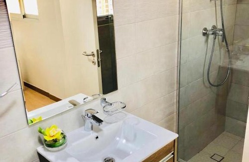 Tumba Vieja Apartamento | Enchanting City View Apartment - PH Quartier Del Mar