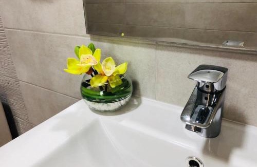 Tumba Vieja Apartamento | Enchanting City View Apartment - PH Quartier Del Mar
