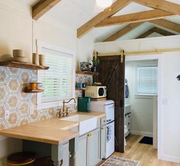 Newport Casa | Enchanting Cottage In The Woods