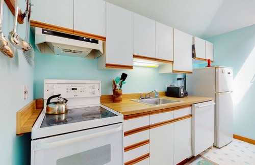 Southwest Harbor Casa | Enchanting dog-friendly ocean view home with kitchen, grill, balcony, TV, & deck
