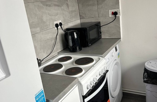 Chase Apartamento | Enchanting Enfield Studio free parking