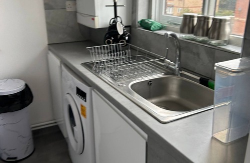 Chase Apartamento | Enchanting Enfield Studio free parking