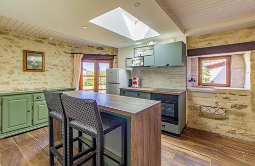 Serignac Otro | Enchanting farmhouse and cottage surrounded by vineyards in Floressas France