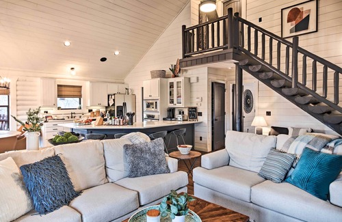 Maysville Cabina | Enchanting Forested Cabin w/ Fire Pit & Grill